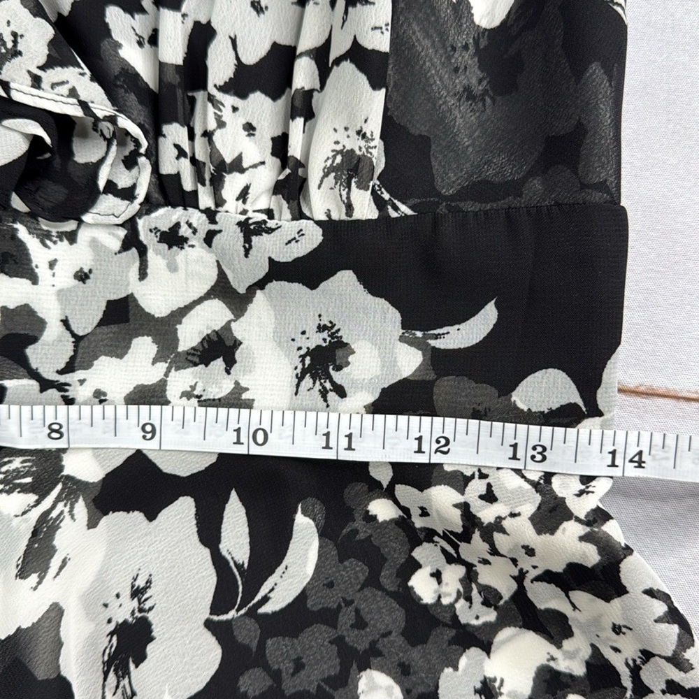 White House Black Market Flowy Floral Black and White Dress Size 2 - Picture 12 of 13